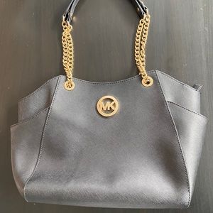 Michael Kors Jet Set Travel Leather Tote - Black